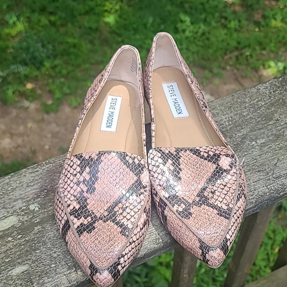 STEVE MADDEN Size 7m Flats Snakeskin look - Picture 1 of 8